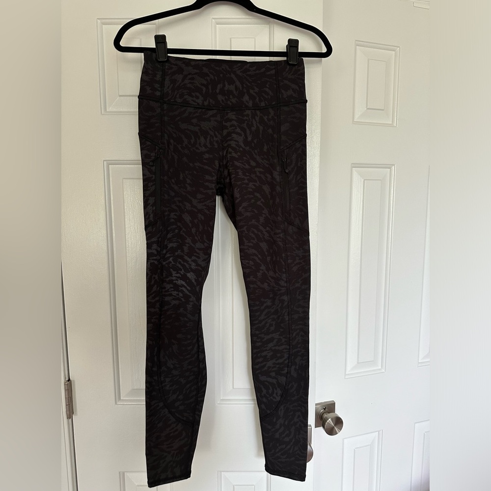 Athleta reflective Rainier tight, for cool weather running - Size small